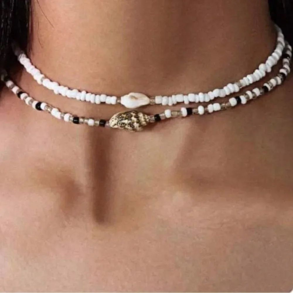 Beaded shell necklace M904